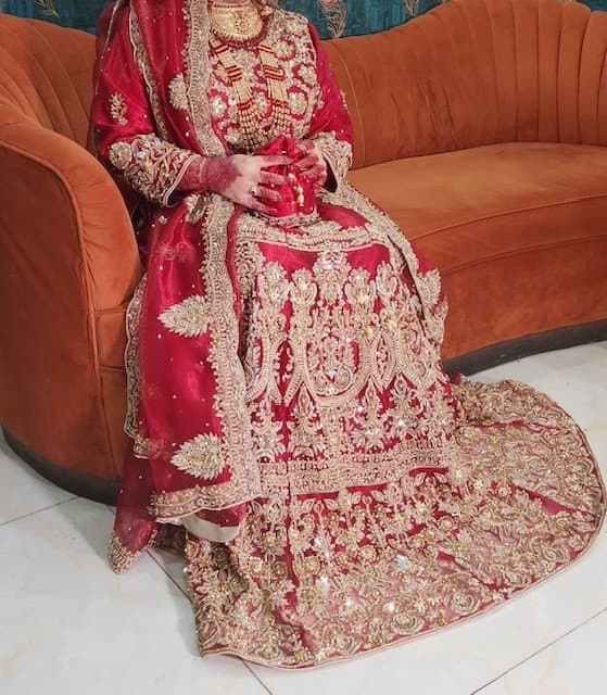 Pakistani Bridal Lehenga Red and Gold thumbnail 2