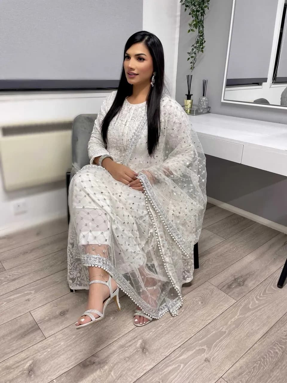 Elegant White Straight Outfit — image 1