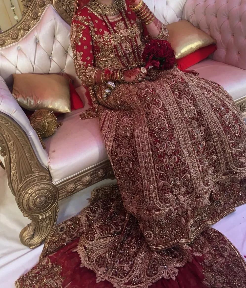 Elegant Asian Wedding Outfit — image 1