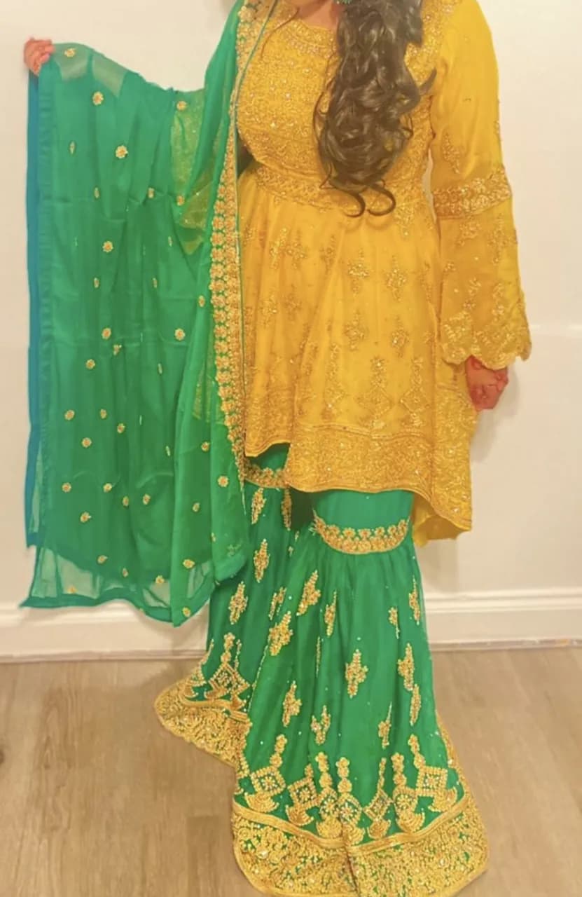 Mehdni outfit — image 1
