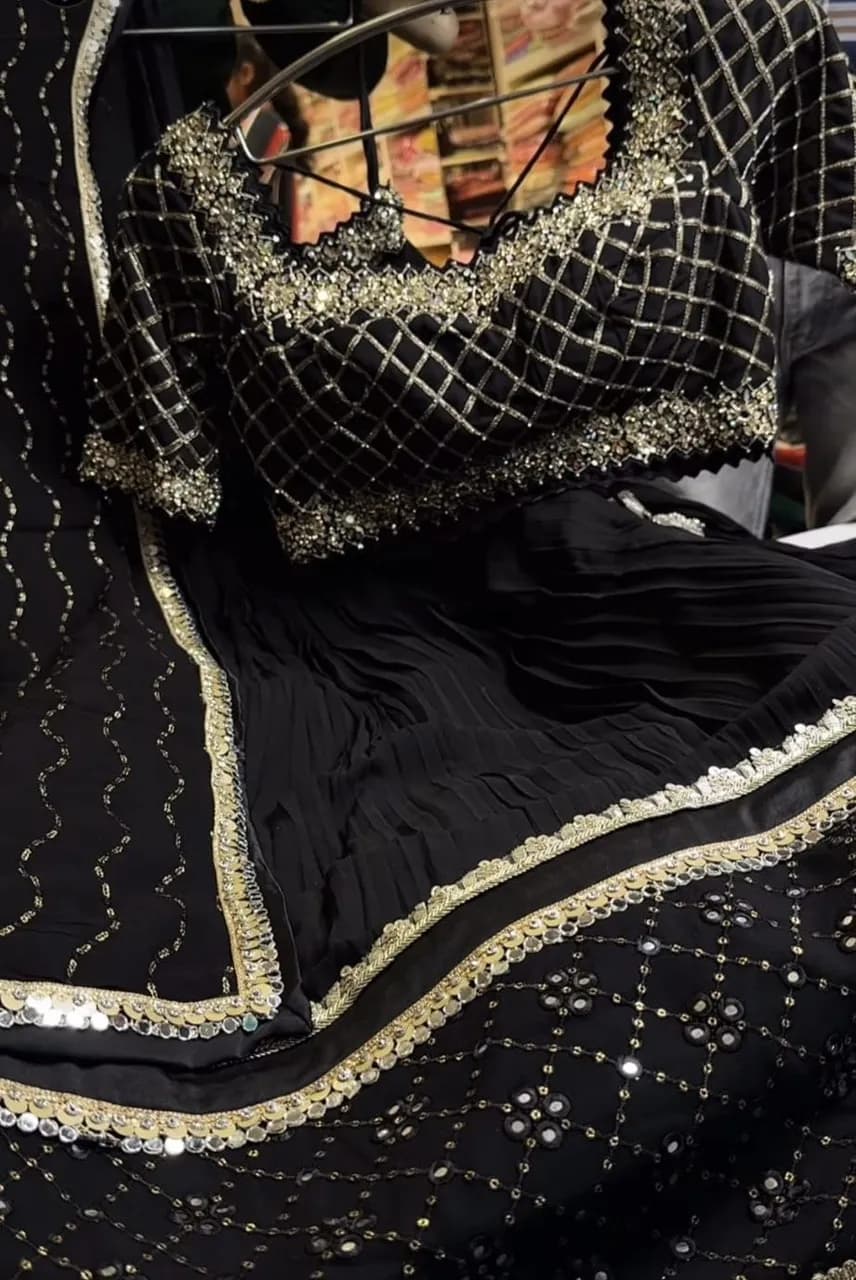 Black and gold lehenga — image 1