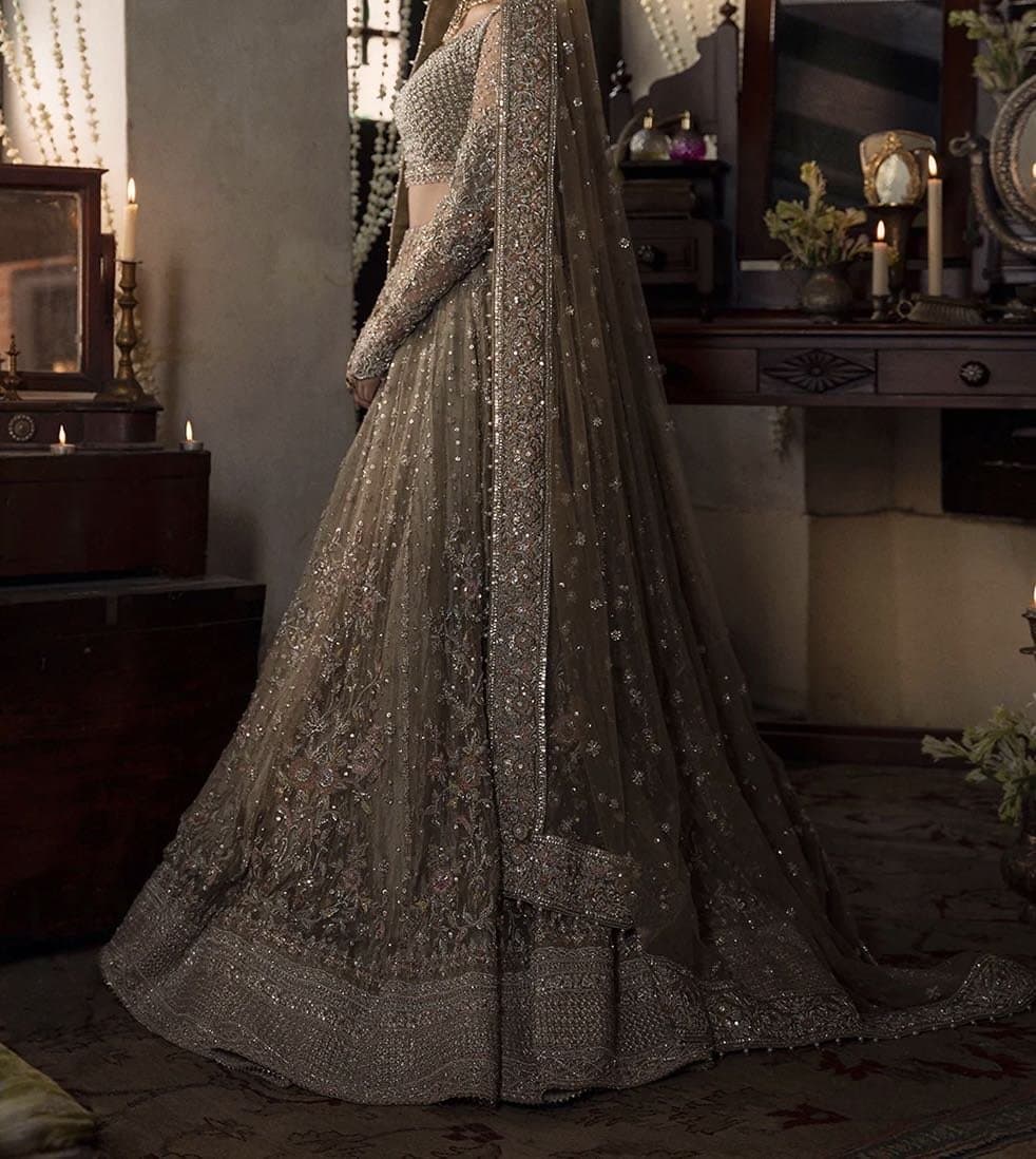 Beautiful dress for reception,walima. — image 1