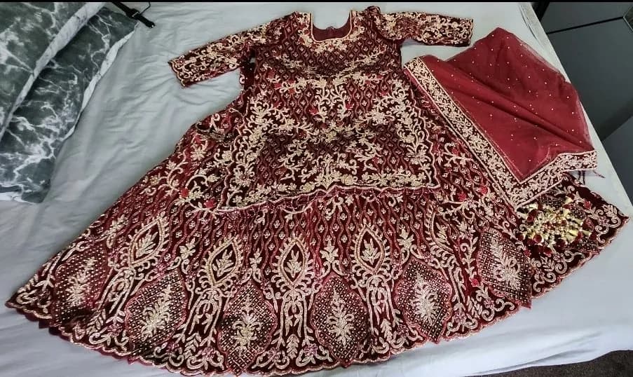 Wedding dress — image 1